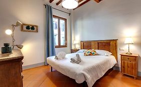Zeno Apartment By Mamo Florence